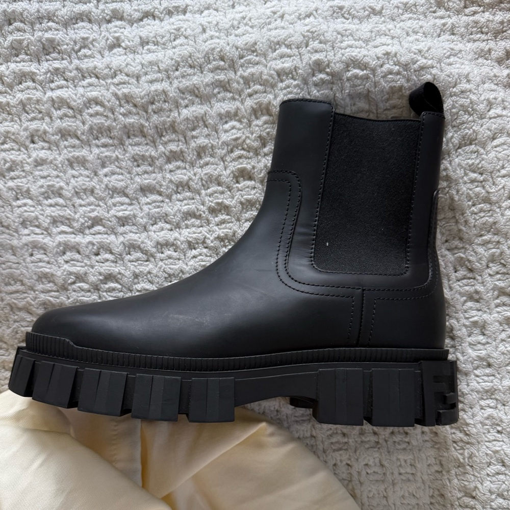 🖤 BRAND NEW - FENDI Force Women’s Chelsea Boot with 🧾 NEVER WORN